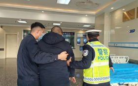 【正能量】男子眼睛受傷 漢中交警一大隊(duì)開(kāi)辟“綠色通道”火速送醫(yī)縮略圖