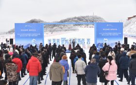 漢中市冰雪嘉年華南鄭分會(huì)場(chǎng)暨龍頭山第六屆云端冰雪季盛大啟幕縮略圖